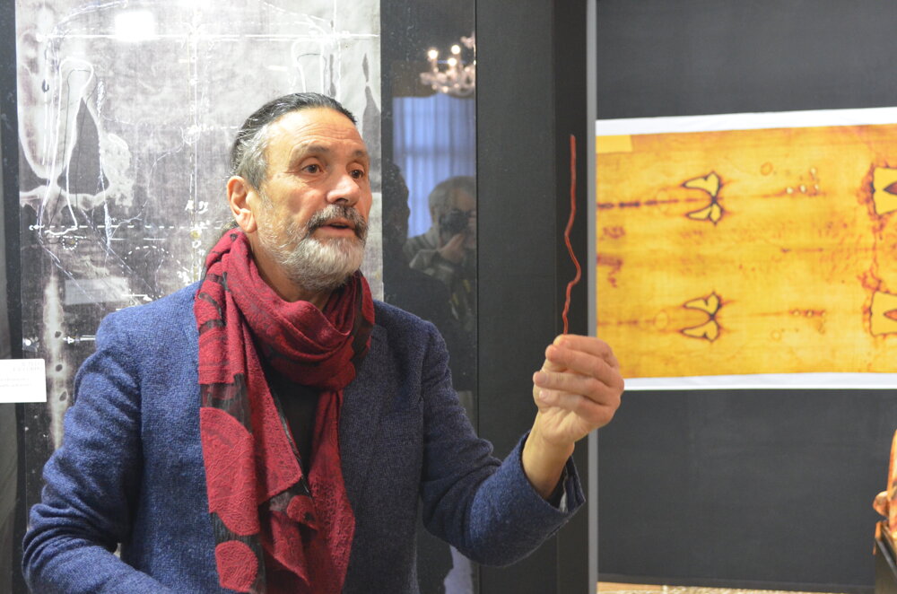 Il Maestro Sergio Rodella presenta il suo lavoro di ricerca artistica dal titolo “Il telo e il corpo”