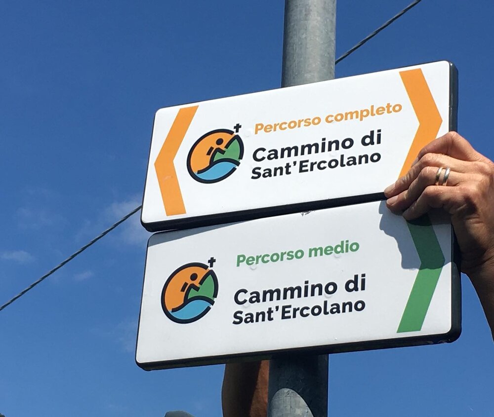 Il progetto Cammino di Sant'Ercolano si arricchisce di una guida e della segnaletica esclusiva Il progetto Cammino di Sant'Ercolano si arricchisce di una guida e della segnaletica esclusiva